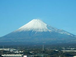 新幹線の車窓から見る富士